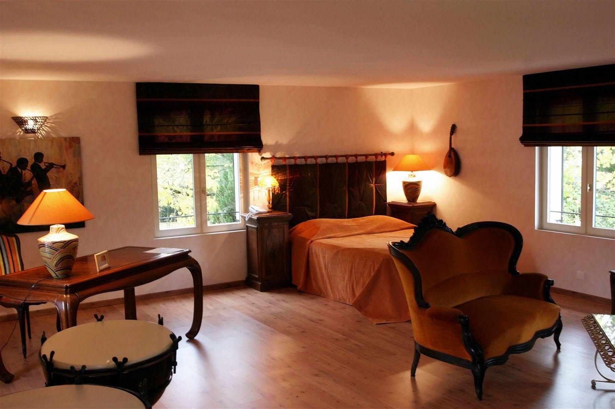 Chateau De La Dame Blanche - Logis Geneuille Kültér fotó