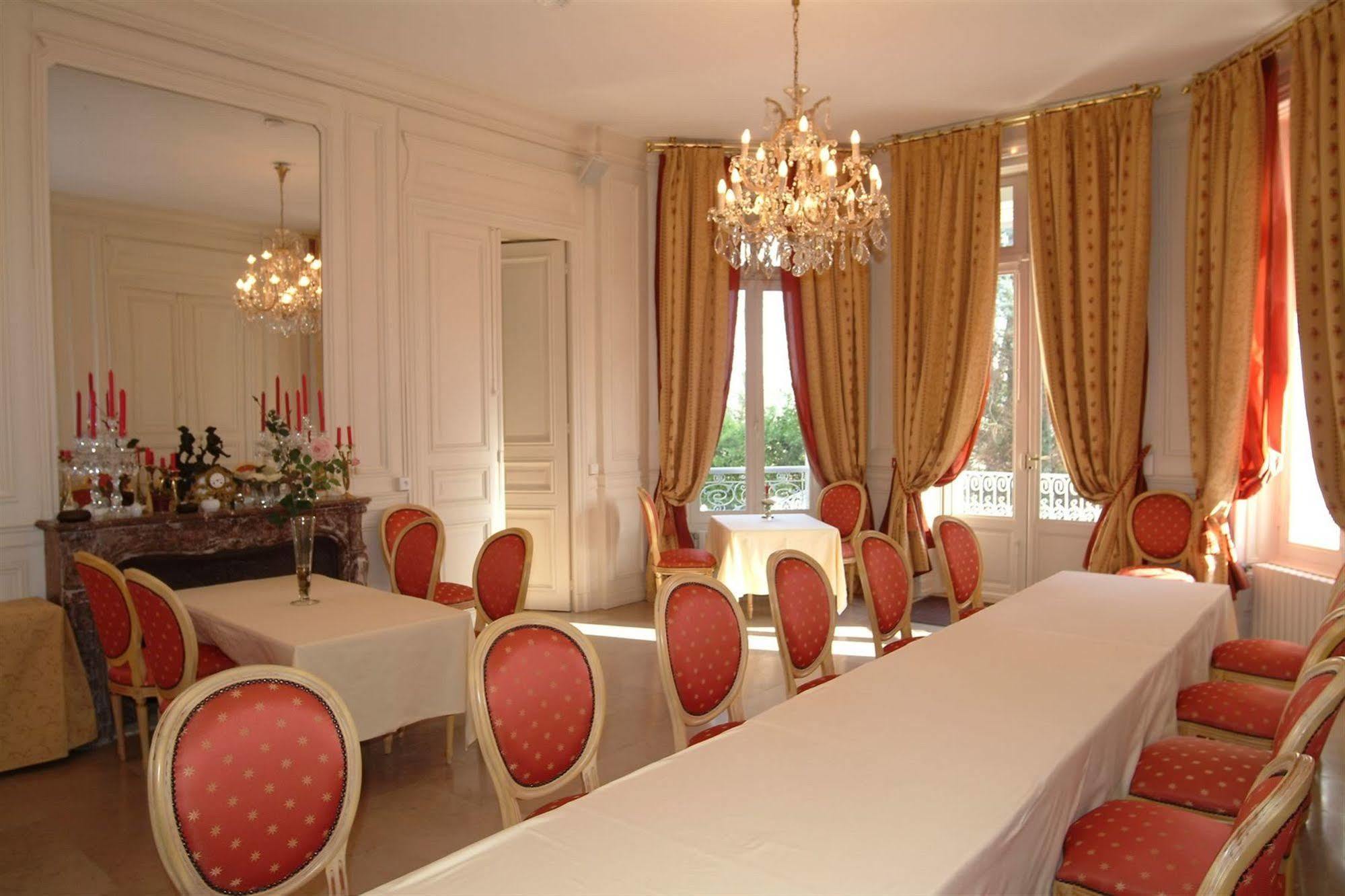 Chateau De La Dame Blanche - Logis Geneuille Kültér fotó